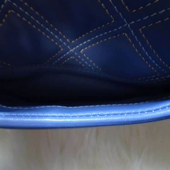 Tory Burch Fleming Soft Contrast-Stitch Camera Bag - Picture 5 of 5